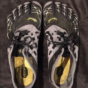 Vibram FiveFingers - Men’s US 9-9.5 / Size 42